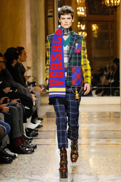 Look 11